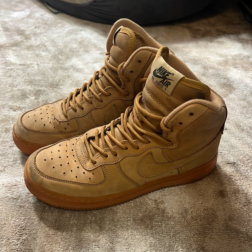 Nike Air Force 1 high tops size 7Y in Flax color